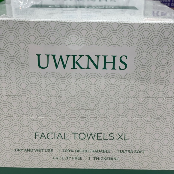Assortment of all facial sheet masks and facial towels - Picture 10 of 10